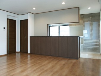 二階に水周りを新設、階段も架け替え二世帯住宅に 二階に水周りを新設、階段も架け替え二世帯住宅に